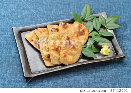 Black half piece / black pepper / sardine Hanpen / sardines of Iwashi Hanpen. Black half piece / black pepper / sardine Hanpen / sardines of Iwashi Hanpen. 27412991