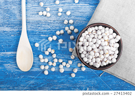 chickpeas in a bowl on a wooden background chickpeas in a bowl on a wooden background 27413402