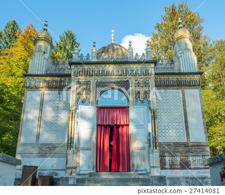 Moorish kiosk in Linderhof palace Moorish kiosk in Linderhof palace 27414081