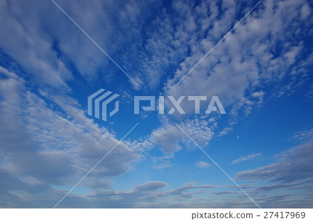 Scaly clouds covering the blue sky a Scaly clouds covering the blue sky a 27417969