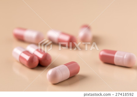 Broun medicine capsules 27418592