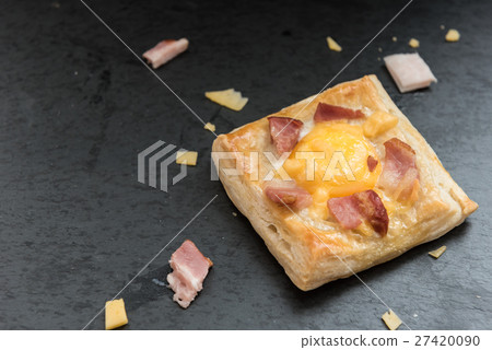 Ham, cheese and egg breakfast mini pies Ham, cheese and egg breakfast mini pies 27420090