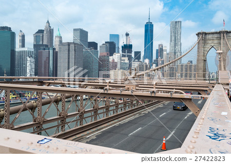 Crossing the Brooklyn bridge 27422823