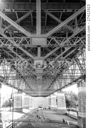 Iconic Sydney Harbour bridge Iconic Sydney Harbour bridge 27422923