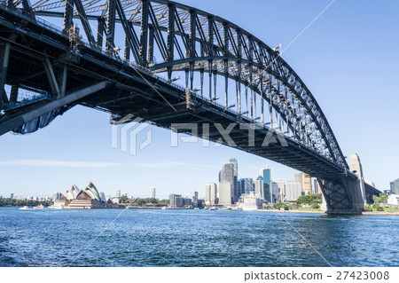 Iconic Sydney Harbour bridge 27423008