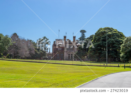 Walking in the Royal botanical gardens 27423019