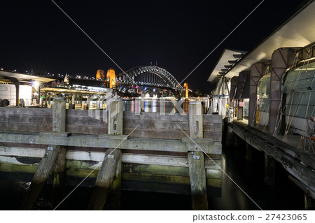 Iconic Sydney Harbour bridge 27423065