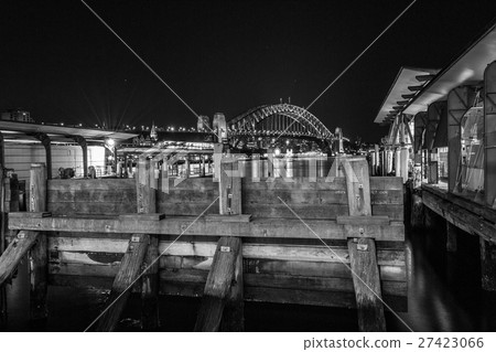 Iconic Sydney Harbour bridge Iconic Sydney Harbour bridge 27423066