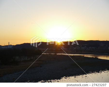 First sunrise (Fuchu Yotsuya Bridge) 27423207