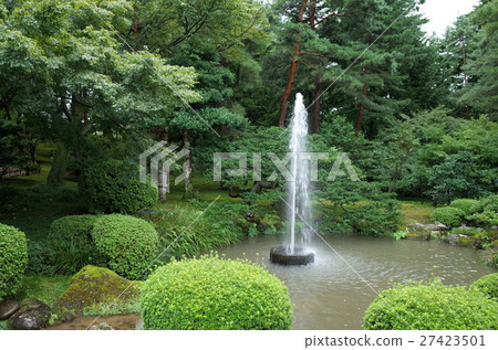 Japan's oldest fountain _ Kenrokuen 27423501