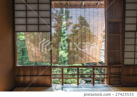 通過窗口看到的花園 27423533