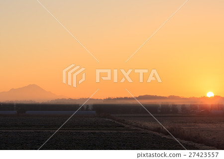 Oyama and sunrise Winter morning 27423557