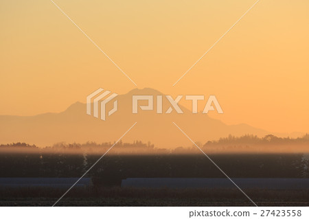 Oyama and the winter morning before sunrise 27423558