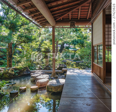 豪宅的日本庭院 27423628