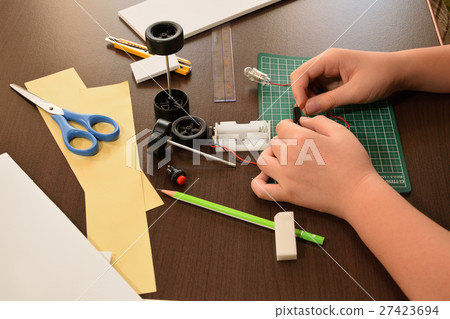 Elementary school student's work wiring 27423694