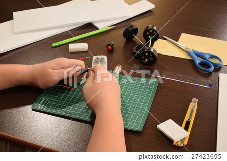 小學生的工作佈線 小學生的工作佈線 27423695