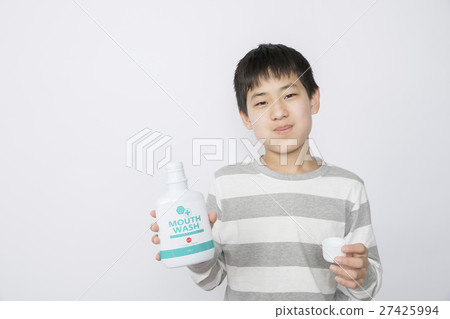 Mouth wash child portrait 27425994