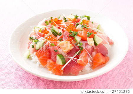 chirashi sushi  27431285