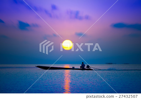 silhouette of fishermen 27432507