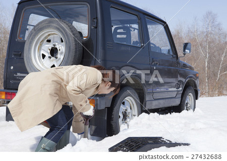 Snow road rescue 27432688