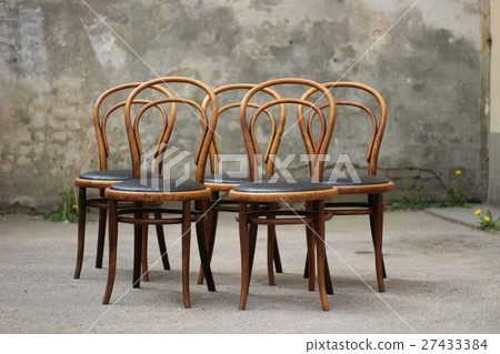 Antique Bentwood Viennese chair Antique Bentwood Viennese chair 27433384
