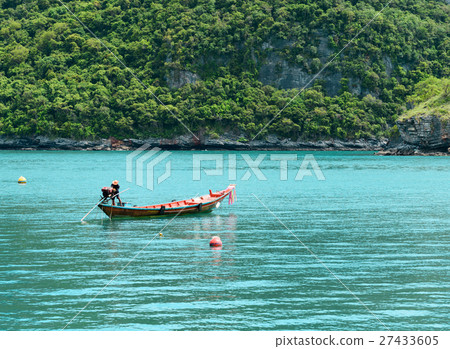 Long Tail Boat in Clear Water and Blue sky. Samui 27433605