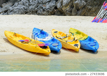 Colorful kayaks on white sand beach in sunny day,T 27433696