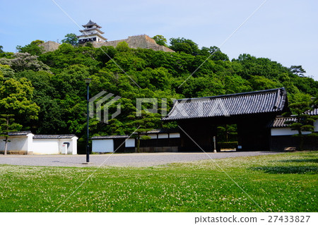 Marugamei fountain entrance gate and castle tower Marugamei fountain entrance gate and castle tower 27433827