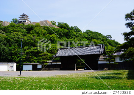 Marugamei fountain entrance gate and castle tower Marugamei fountain entrance gate and castle tower 27433828