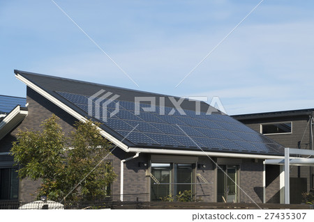 住宅設備太陽能電池板施工示例陡坡屋頂 27435307