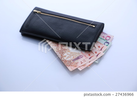 qatar money 27436966