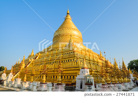 Shwezigon pagoda in Bagan, Myanmar 27441871