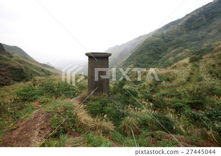 Teapot mountain chimney ruins Teapot mountain chimney ruins 27445044