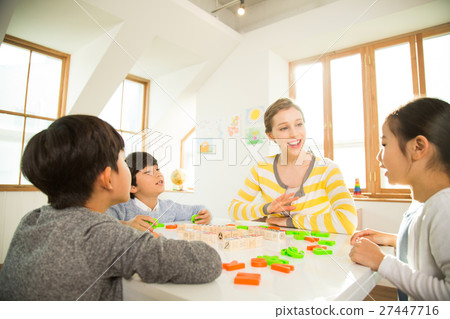 Young Students Learning English With A Foreign Female Teacher 27447716