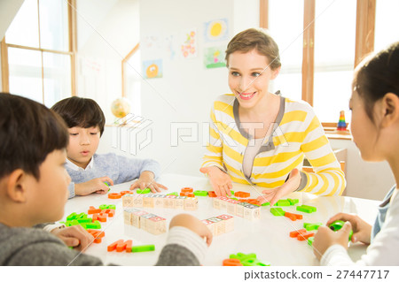 Young Students Learning English With A Foreign Female Teacher 27447717