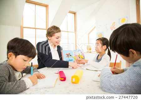 Young Students Learning English With A Foreign Female Teacher 27447720