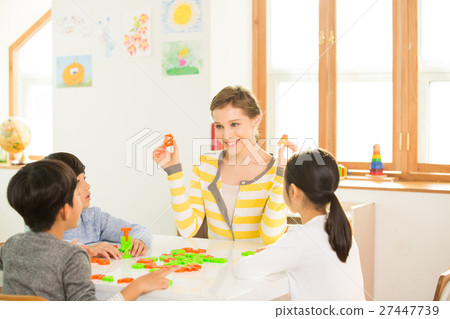 Young Students Learning English With A Foreign Female Teacher 27447739