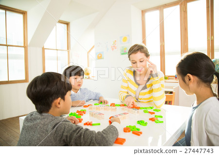 Young Students Learning English With A Foreign Female Teacher 27447743