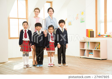 Class Photo With Two Female Teachers 27447805