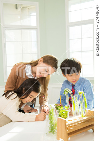 Young Students In Biology Class With A Female Teacher 27448047