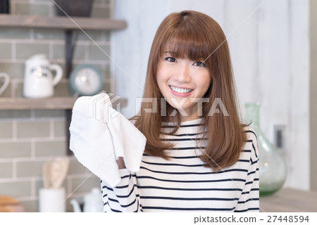 Female lifestyle kitchen 27448594