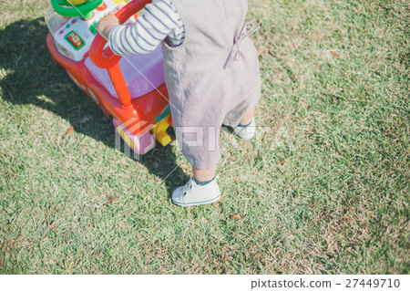 baby, infant, wheelbarrow 27449710