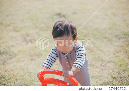 baby, infant, wheelbarrow 27449712