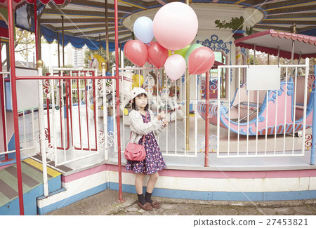 Amusement park balloon 27453821