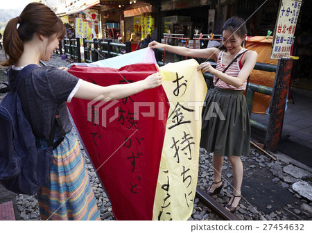 Taiwan women's journey lanterns skipping Taiwan women's journey lanterns skipping 27454632