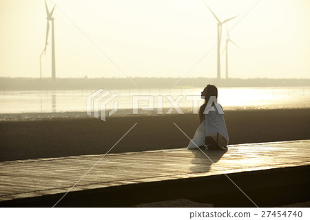 A woman sightseeing in Taiwan Takami wetland 27454740