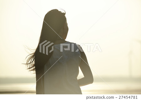 在台灣高見濕地觀光的女人 27454781