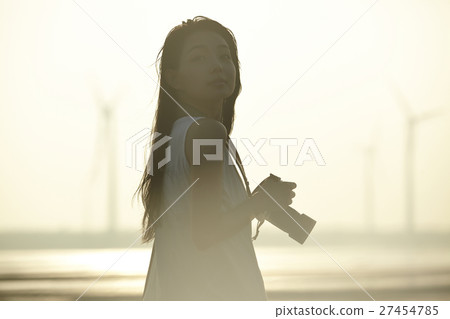 在台灣高見濕地觀光的女人 27454785