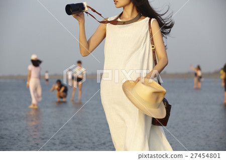 在台灣高見濕地觀光的女人 27454801