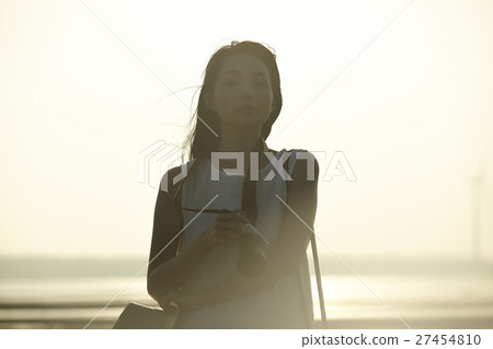 A woman sightseeing in Taiwan Takami wetland 27454810